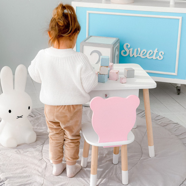 Стол прямоугольный с ящиком 46х60х45 и стул мордашка медвежья 26.5х26х25, комплект для детской комнаты, белый с розовым.