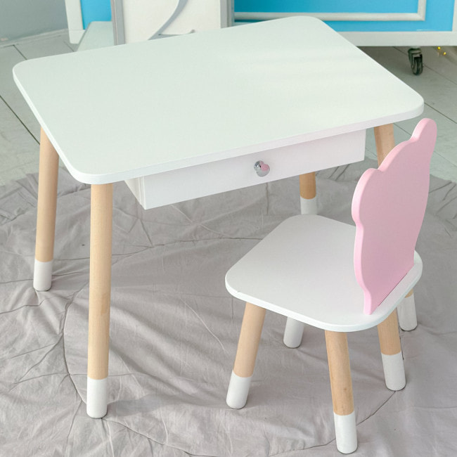 Стол прямоугольный с ящиком 46х60х45 и стул мордашка медвежья 26.5х26х25, комплект для детской комнаты, белый с розовым.