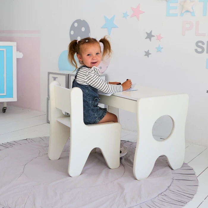 Зручний столик у дитячу кімнату 70×45×51, дитячий ігральний стіл із ящиком, білий
