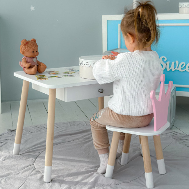 Детский столик белый и стульчик корона бело-розовый. Столик с ящиком для карандашей и раскрасок 56787