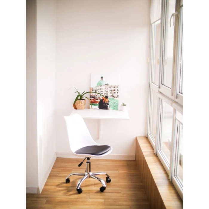 Крісло Bonro B- 487 на колесах біле з чорним сидінням