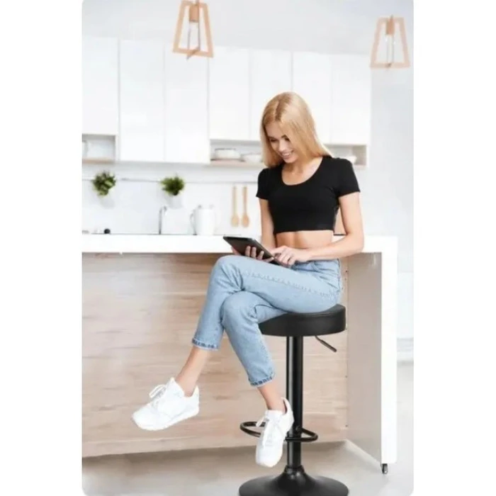 Барний стілець Bonro B-067 чорний з чорною основою