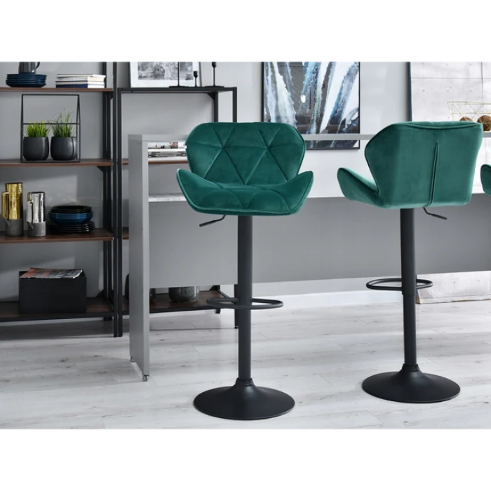 Барный стул со спинкой Bonro B-087 велюр зеленый с черным основанием.