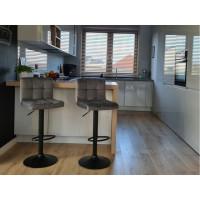 Барный стул со спинкой Bonro B-0106 серый велюр с черным основанием.