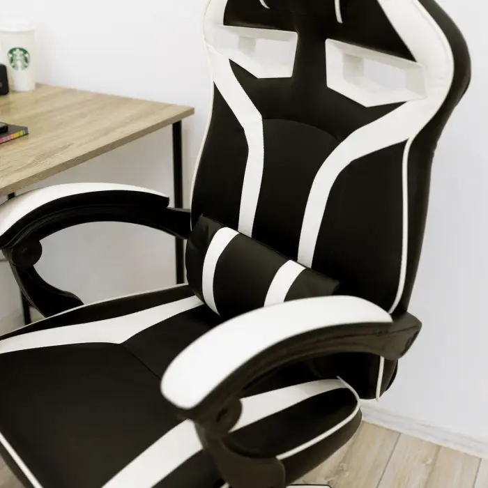 Геймерское игровое кресло компьютерное 4Points NT спортивное для пк с подушками раскладное белое