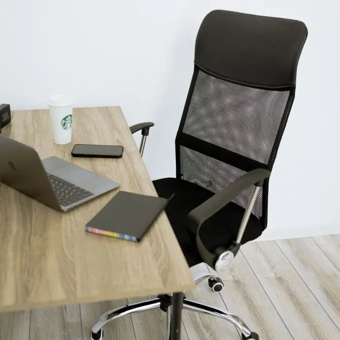 Крісло офісне 4Points Prestige чорне для офісу персоналу керівника