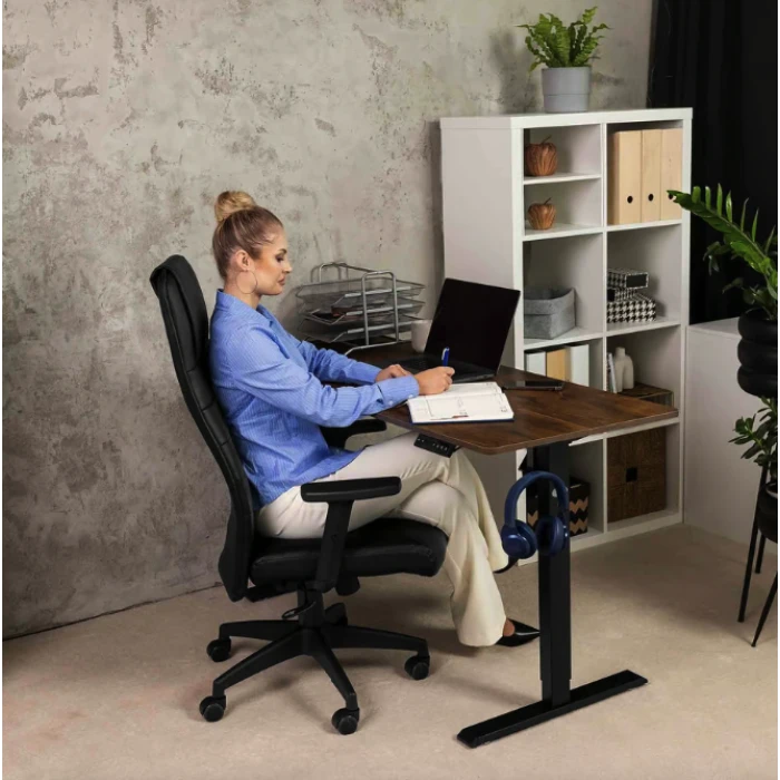 Офісне крісло Di Volio Adelo чорний