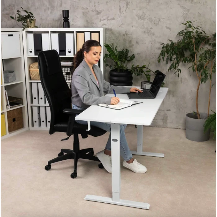 Офісне крісло Di Volio Adelo чорний