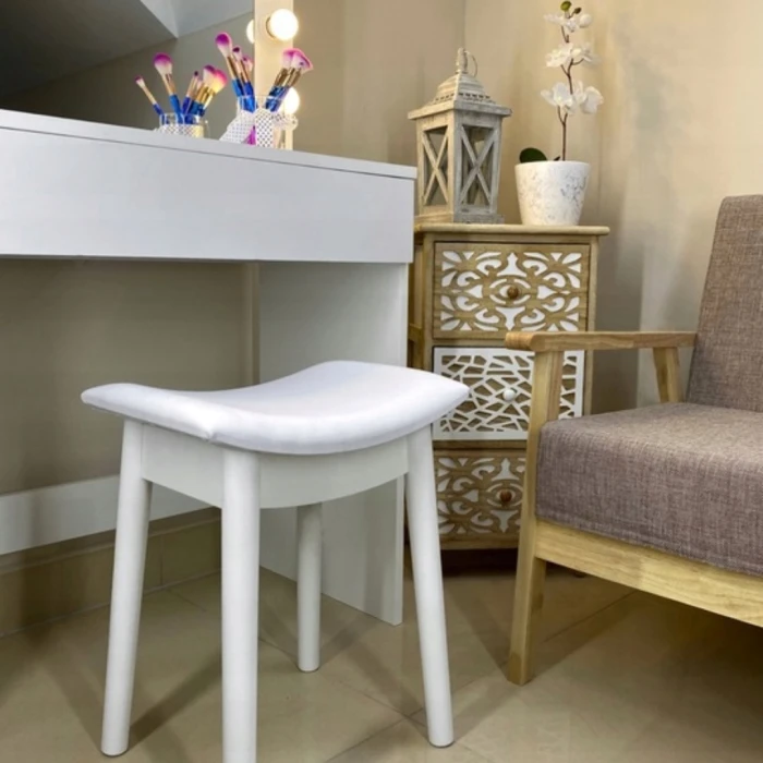 Табурет Chomik ROKA вигнутий у скандинавському стилі білий