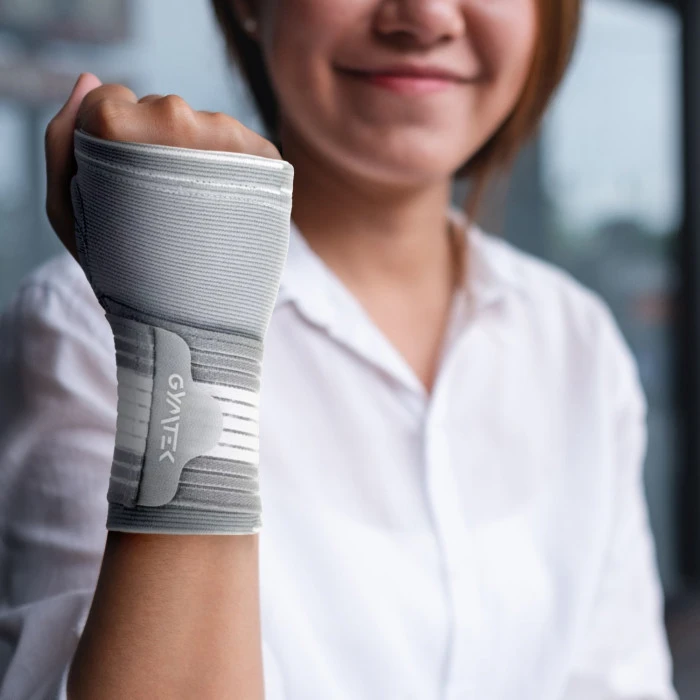 Фиксатор запястья и ладони Gymtek размер М серый