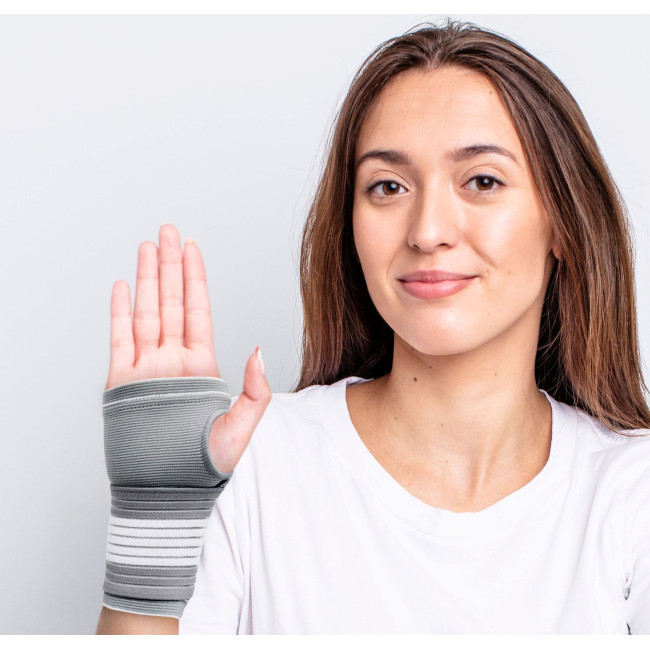 Фиксатор запястья и ладони Gymtek размер М серый