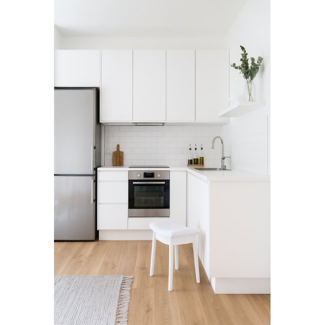 Табурет Chomik ROKA вигнутий у скандинавському стилі білий