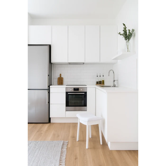 Табурет Chomik ROKA вигнутий у скандинавському стилі білий