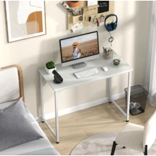 Компьютерный стол Costway Helena с металлическим каркасом белый.