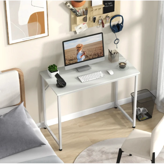 Компьютерный стол Costway Helena с металлическим каркасом белый.