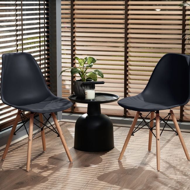 Стул Eva Jumi в скандинавском стиле с деревянными ножками.