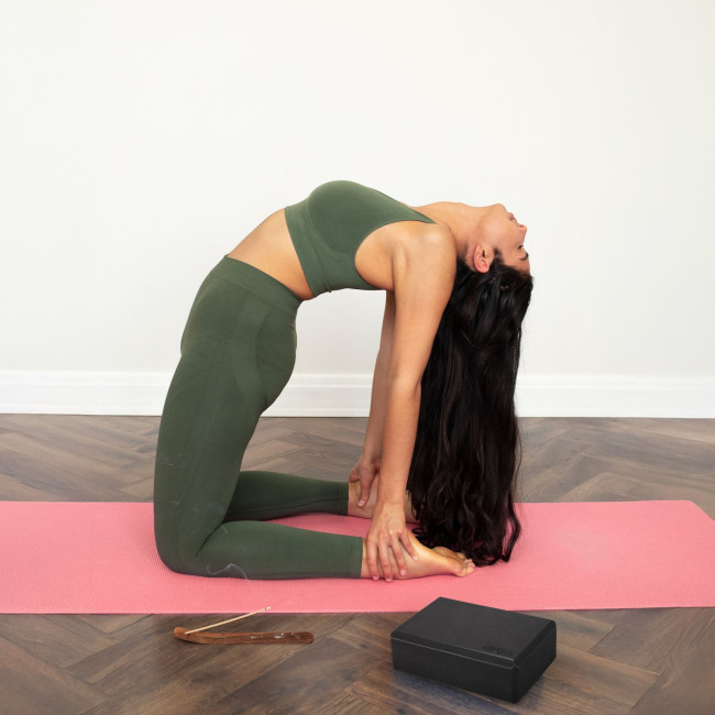 Блок для йоги Gymtek EVA черный