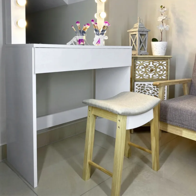 Табурет Chomik ROKA изогнутый в скандинавском бежевом стиле