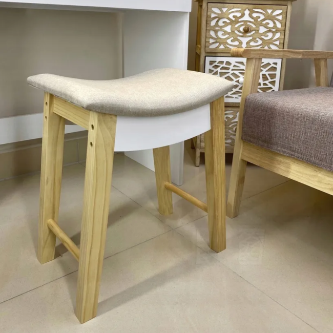 Табурет Chomik ROKA изогнутый в скандинавском бежевом стиле