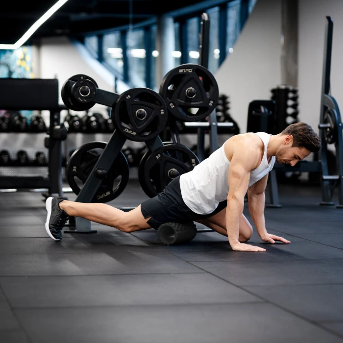 Массажный ролик Gymtek для йоги и фитнеса EVA 33*14см черно-белый