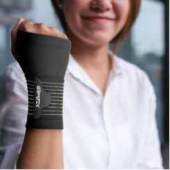 Фиксатор запястья и ладони Gymtek размер М черный