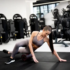 Масажний ролик Gymtek для йоги та фітнесу EPP 30*15см чорно-червоний