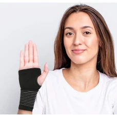 Фиксатор запястья и ладони Gymtek размер М черный