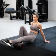 Масажний ролик Gymtek для йоги та фітнесу EPP 30*15см чорно-червоний