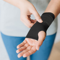 Фиксатор запястья и ладони Gymtek размер М черный