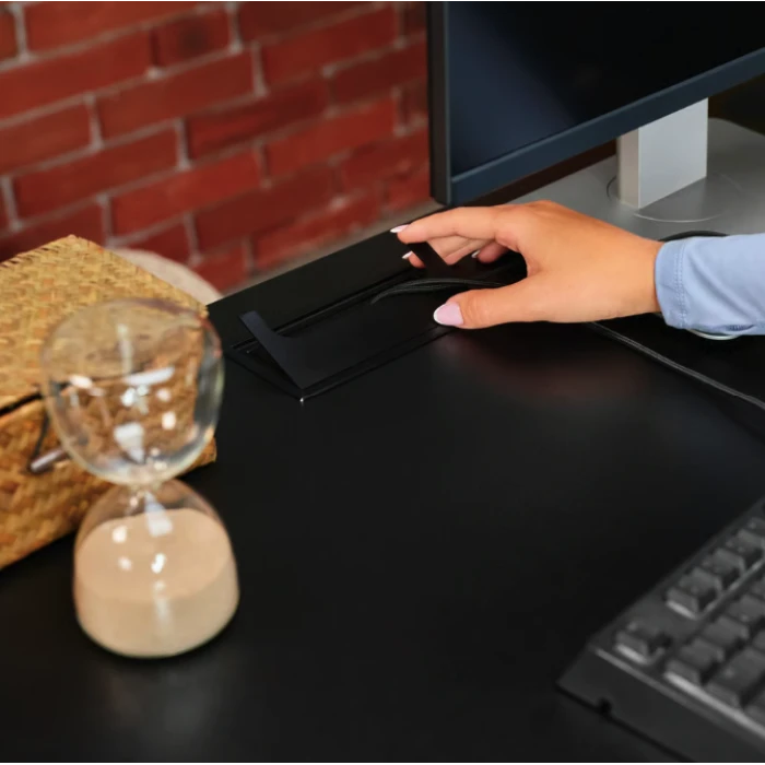 Компьютерный угловой стол Di Volio Montaro с регулируемой высотой черный