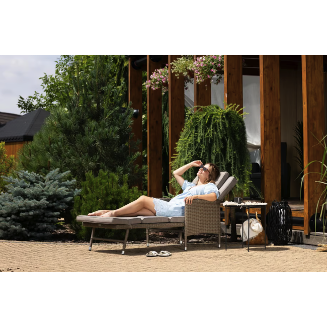 Садовый шезлонг Di Volio Breso из бежевого ротанга