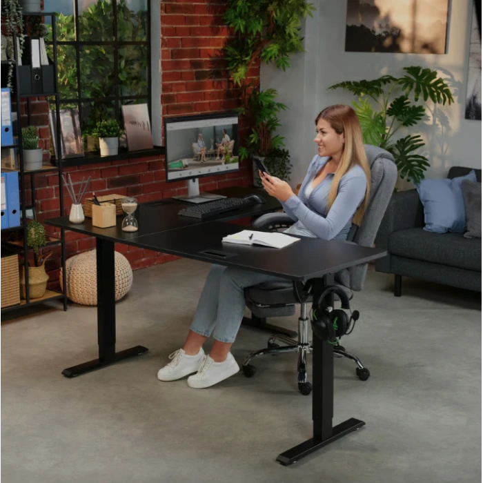 Компьютерный угловой стол Di Volio Montaro с регулируемой высотой черный