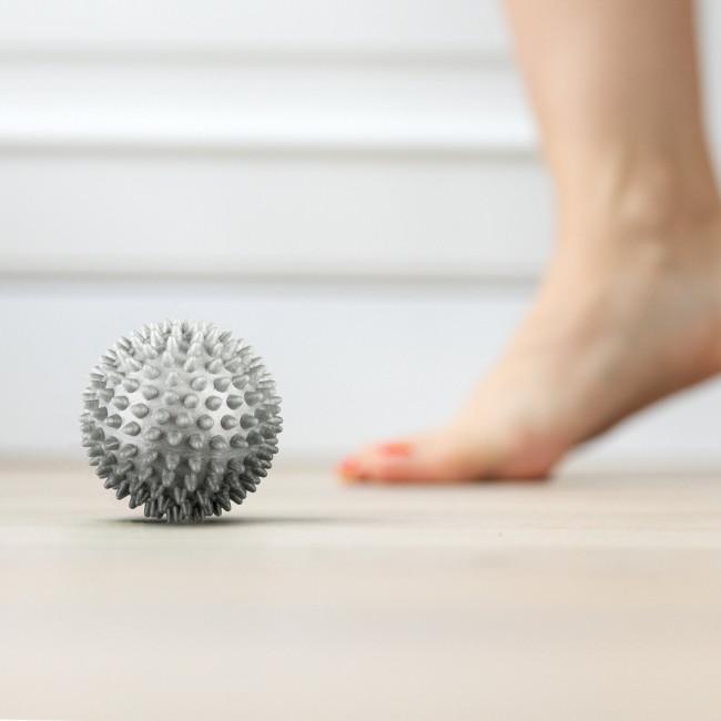 Набор массажных мячей Gymtek 70 мм 2 шт твердый/мягкий серо-голубой