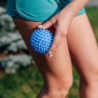 Набор массажных мячей Gymtek 70 мм 2 шт твердый/мягкий серо-голубой