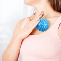 Набор массажных мячей Gymtek 70 мм 2 шт твердый/мягкий серо-голубой