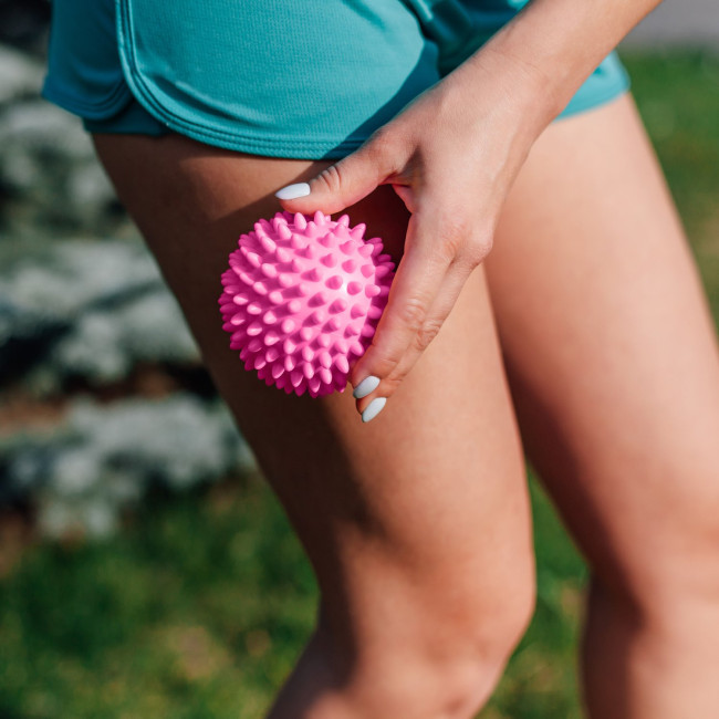 Набір масажних м'ячів Gymtek 70 мм 2 шт твердий/м'який сіро-рожевий