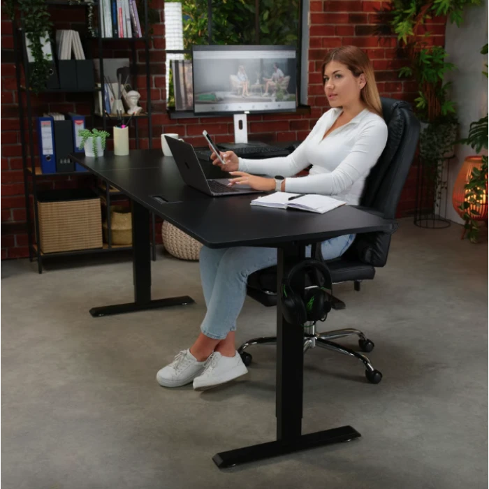 Компьютерный угловой стол Di Volio Trani с регулируемой высотой черный