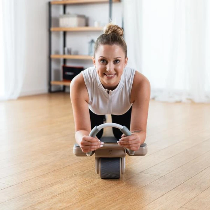 Колесо для тренировки мышц пресса HMS KA08 с LCD дисплеем и зарядкой, коричневое.