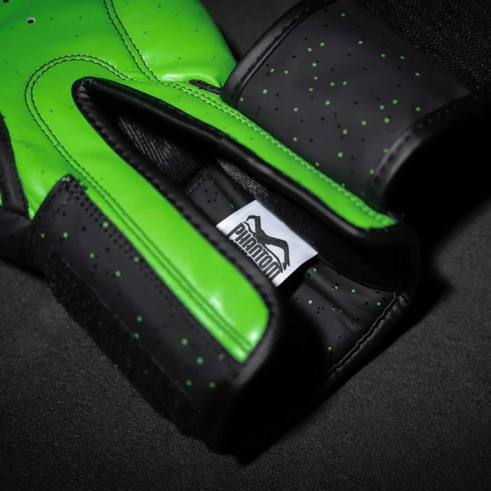 Перчатки боксерские с бинтами Phantom Galaxy размер 10 унций, черно-зеленые