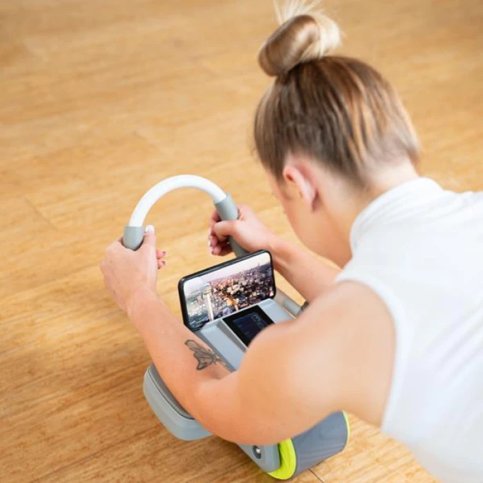 Колесо для тренировки мышц пресса HMS KA08 с LCD дисплеем и зарядкой, серое