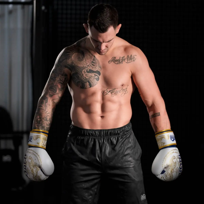 Перчатки боксерские с бинтами Phantom Muay Thai Limited Edition 14 унций, золотистые