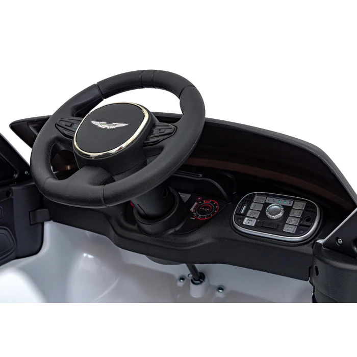 Детская аккумуляторная машинка Aston Martin DBX Белая