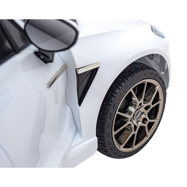 Детская аккумуляторная машинка Aston Martin DBX Белая