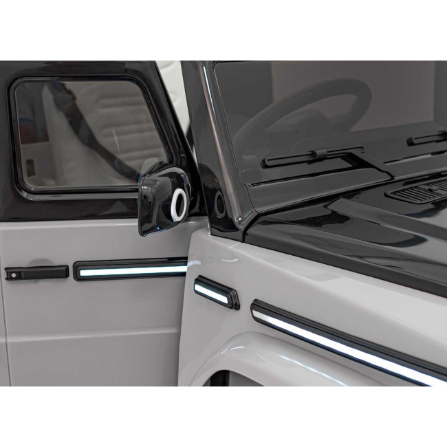 Детская аккумуляторная машинка Mercedes Benz EQG Серая