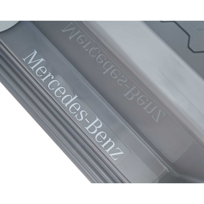 Детская аккумуляторная машинка Mercedes Benz EQG Серая