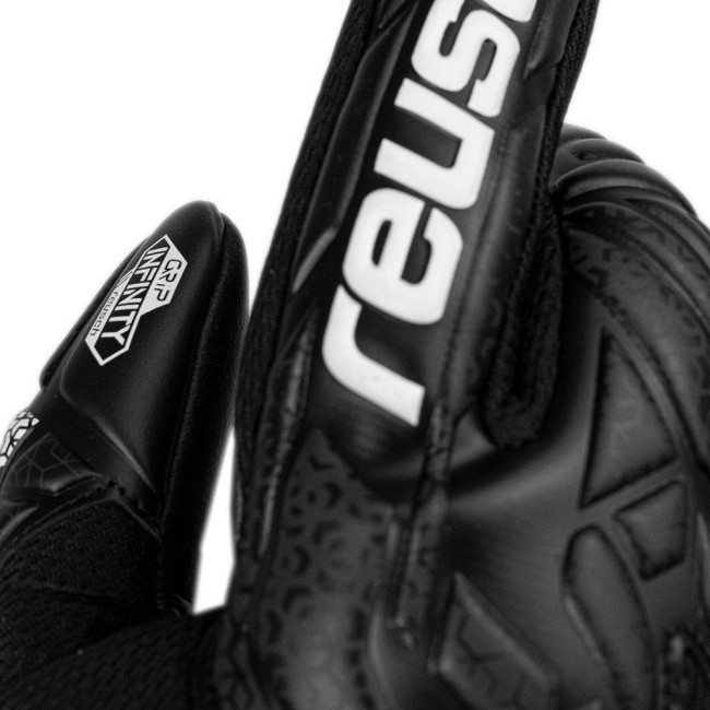 Перчатки вратарские Reusch Attrakt Infinity NC 5570725 7700 г.8, черные