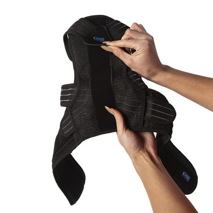 Корректор осанки для спины KP207 ONE FITNESS - черный/размер М