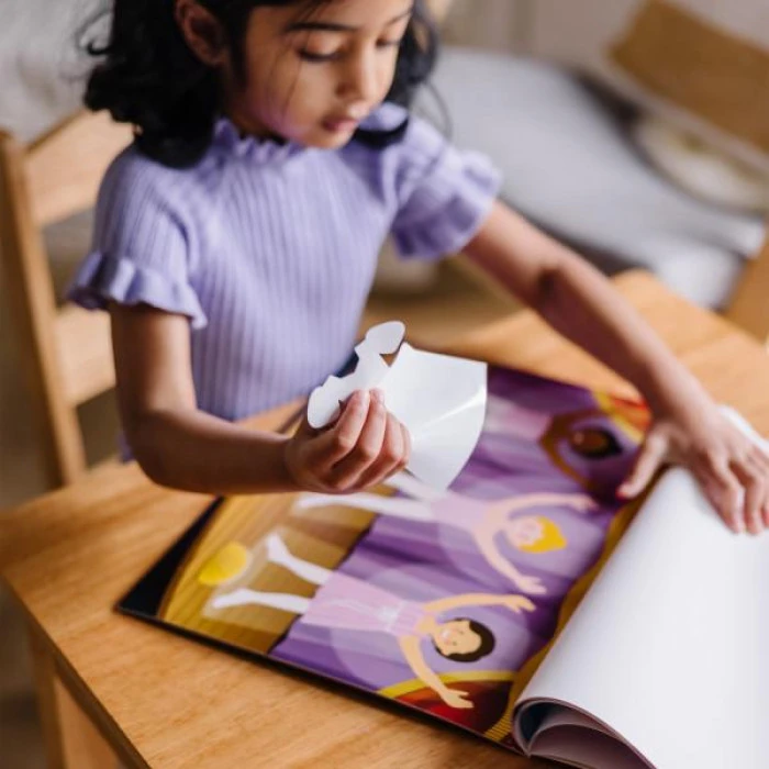 Набор многоразовых наклейок Spin Master Одень куклу Melissa and Doug