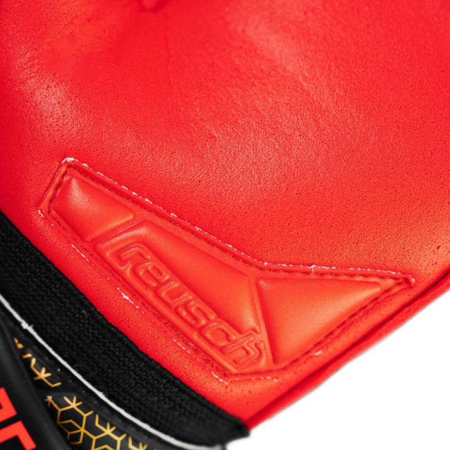 Перчатки вратарские Reusch Attrakt Silver Junior 5572215 7075 г.5,5, черно-красные