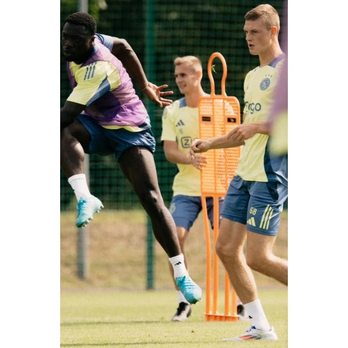 Манекен футболиста для тренировок YakimaSport Pro 180 см, оранжевый.